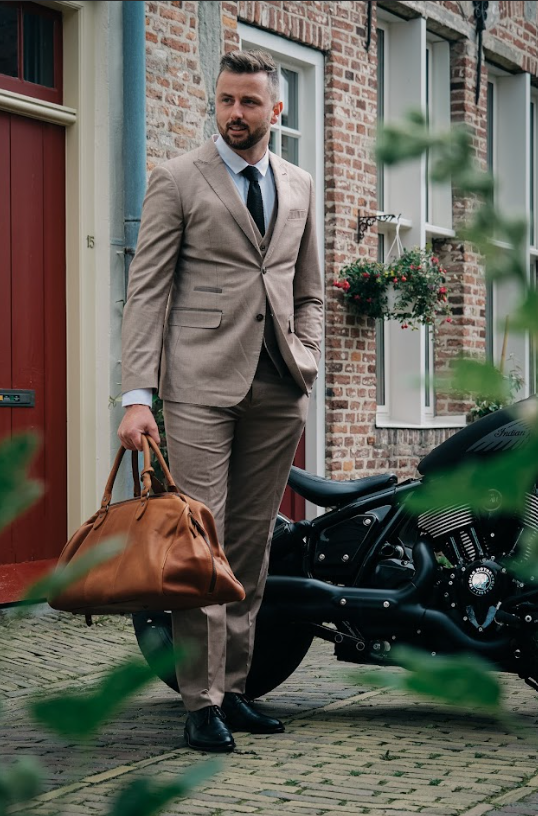 TAVERNY Major - Trojdielny pánsky oblek Beige