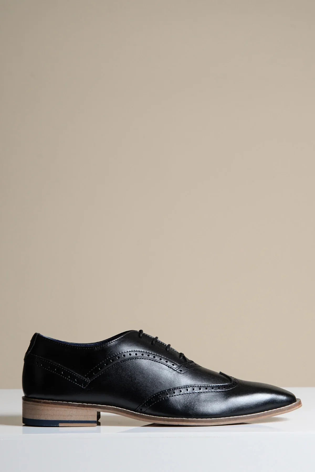 Čierne kožené topánky, Marc Darcy Dawson - krídlový vzor s dierkami