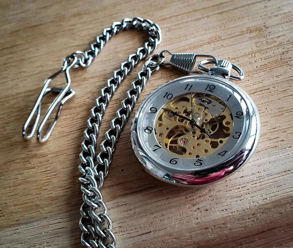 Retro kapesné hodinky s kostrou strieborné - kapesné hodinky